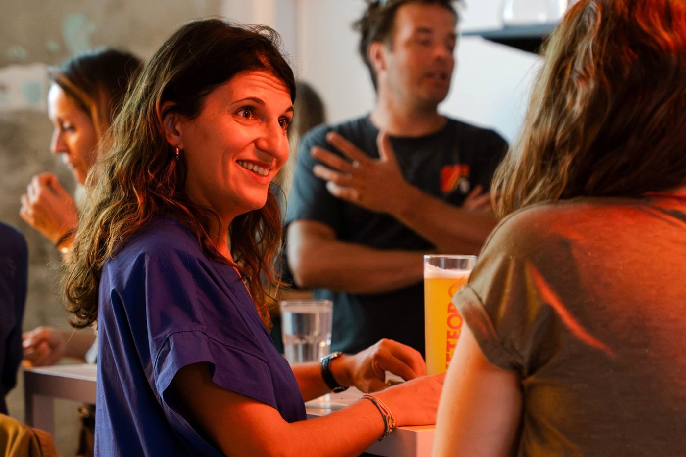 Membre souriante lors du speed meeting Wolk Connect Meet à Marseille